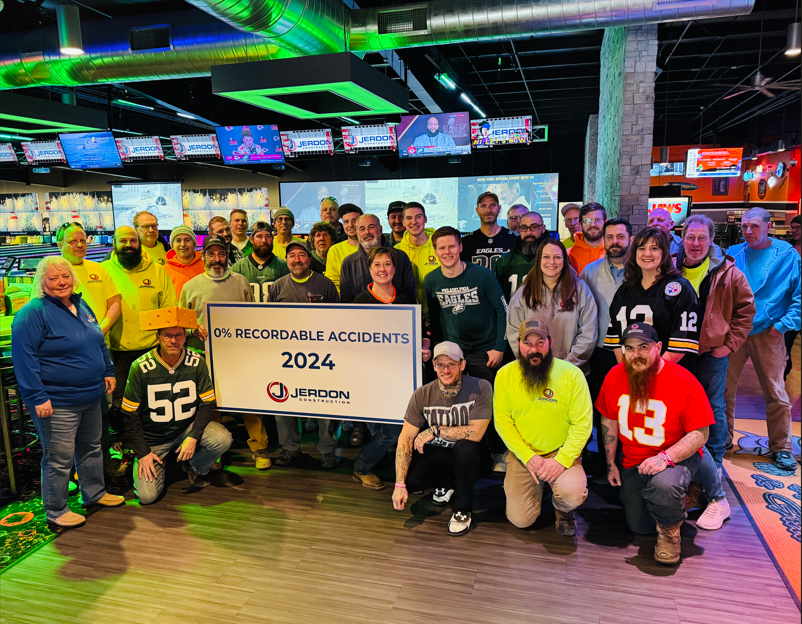 Group Photo of Jerdon Construction employees with a sign signifying "0 recordable accidents"